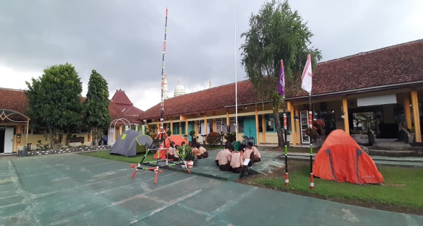 SEMANGAT PRAMUKA SMP NEGERI 1 PURWOJATI SELALU MEMBARA
